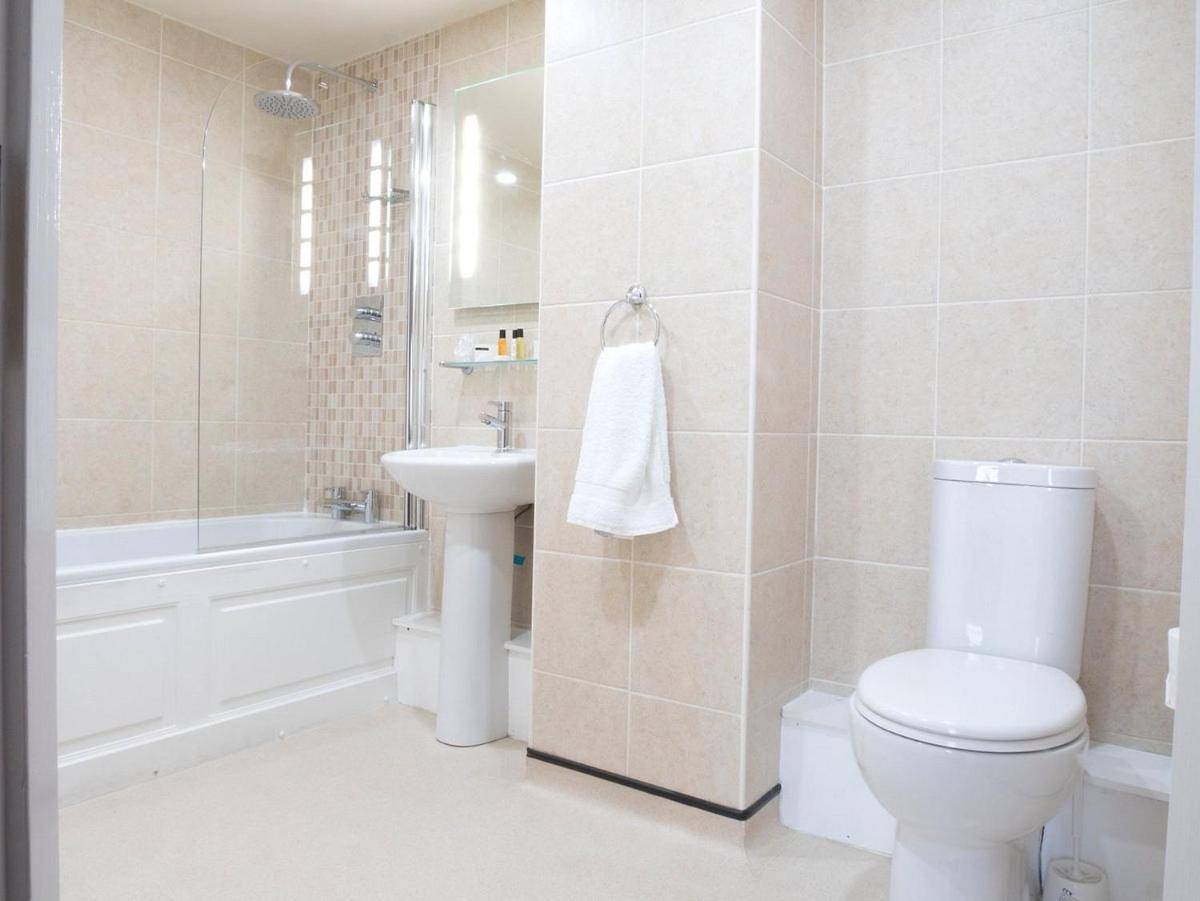 Cambridge Hotel Waterfront Бригхаус Екстериор снимка