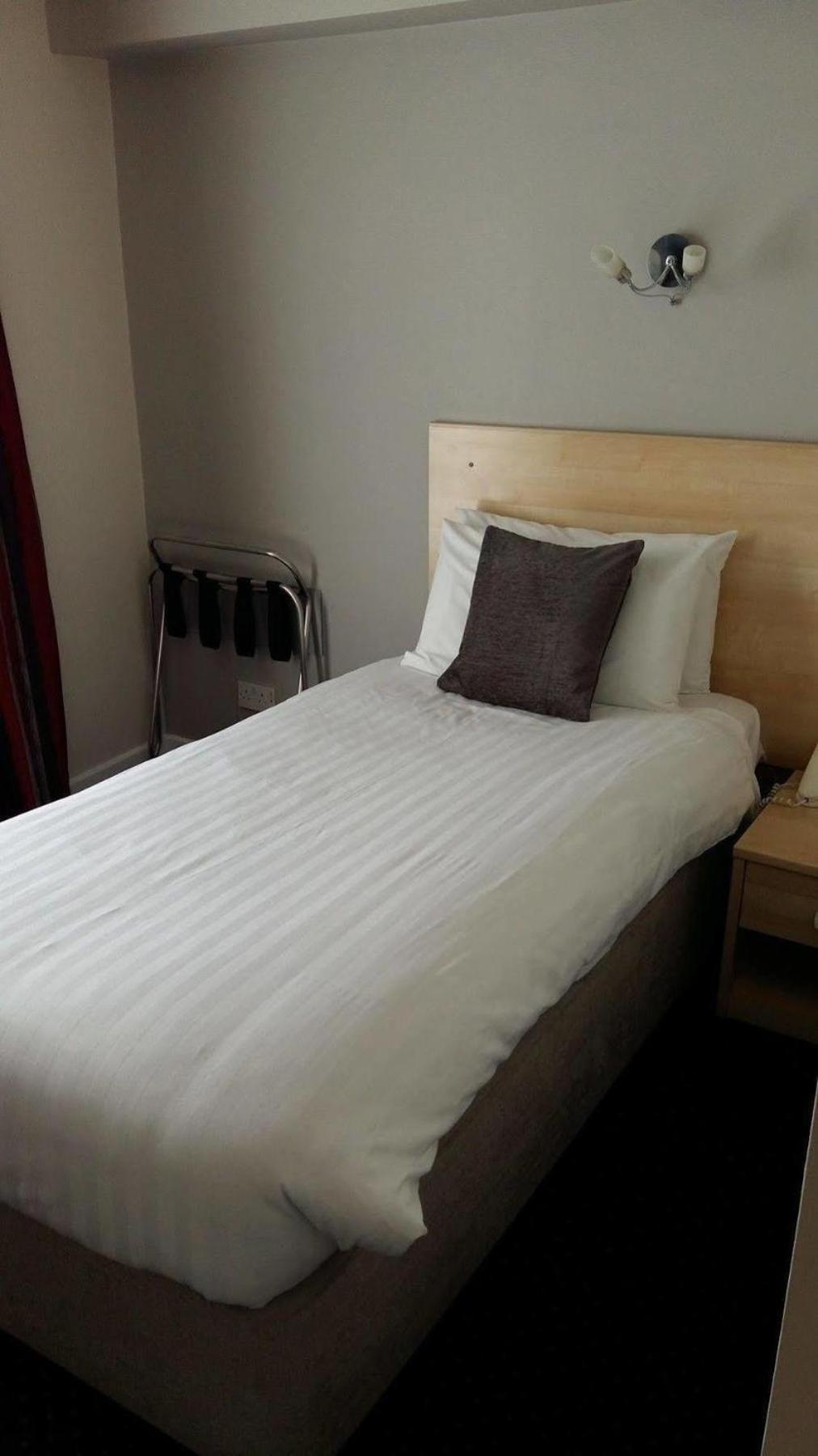 Cambridge Hotel Waterfront Бригхаус Екстериор снимка